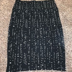 LuLaRoe black and white pencil Cassie skirt